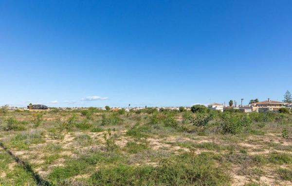 Chalet adosado en calle Luna