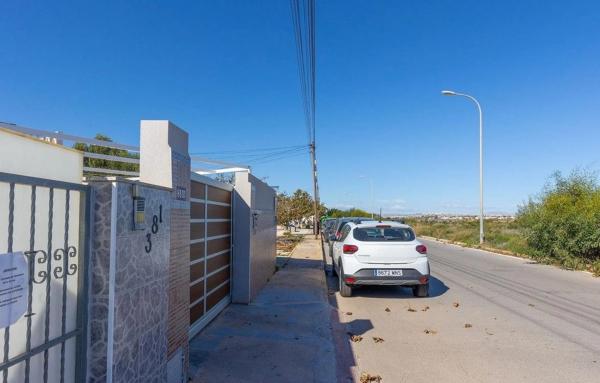 Chalet adosado en calle Luna