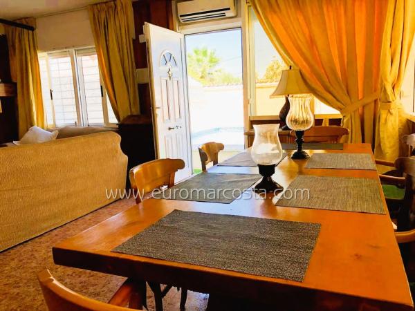 Chalet pareado en calle Paloma