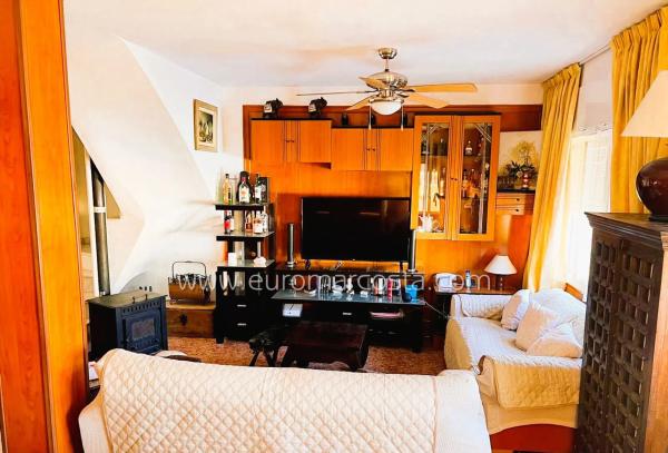 Chalet pareado en calle Paloma