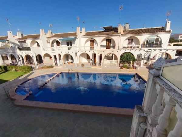 Chalet adosado en calle Salvador Dalí