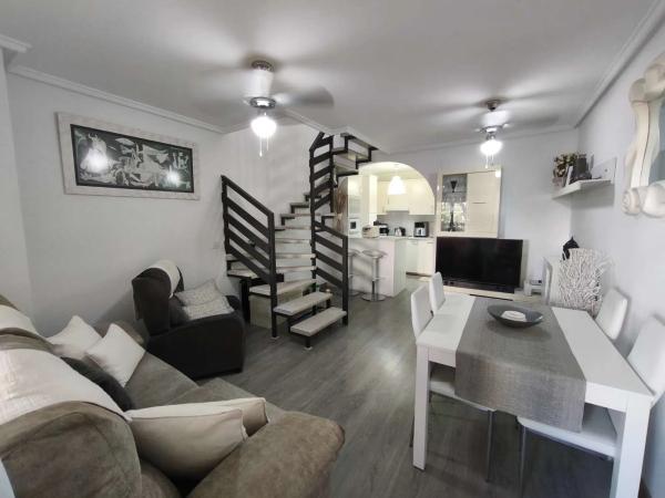 Chalet adosado en calle Salvador Dalí