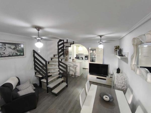 Chalet adosado en calle Salvador Dalí