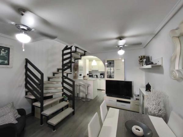 Chalet adosado en calle Salvador Dalí