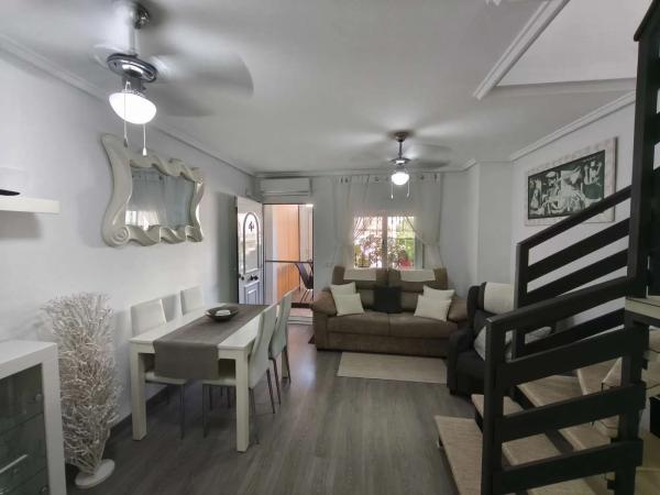 Chalet adosado en calle Salvador Dalí