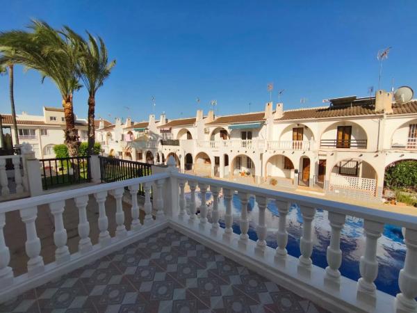 Chalet adosado en calle Salvador Dalí