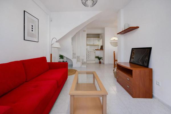 Chalet adosado en calle Gaviota, 12