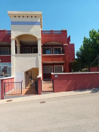 Chalet pareado en calle Laguna