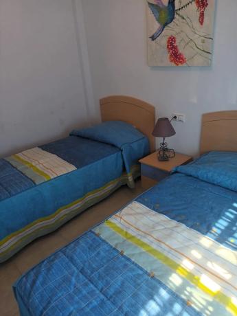 Chalet pareado en calle Laguna