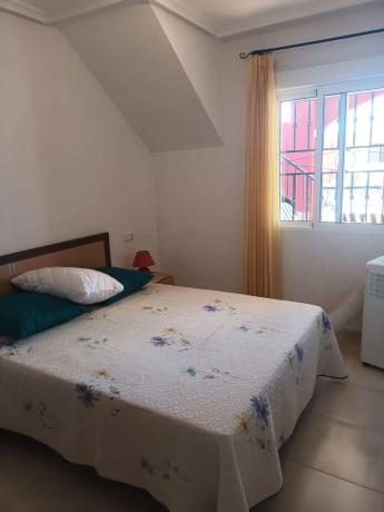 Chalet pareado en calle Laguna