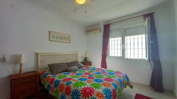 Chalet pareado en calle Garcia