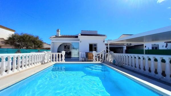 Chalet pareado en calle Garcia