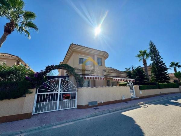 Chalet en Barrio Los Balcones - Los Altos del Edén