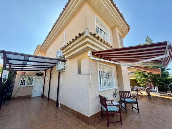Chalet en Barrio Los Balcones - Los Altos del Edén