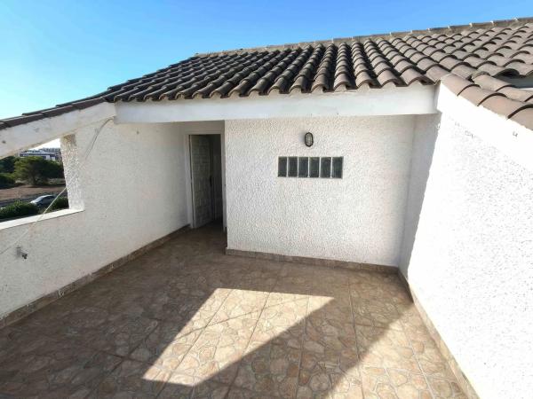 Chalet pareado en calle Calar Alto