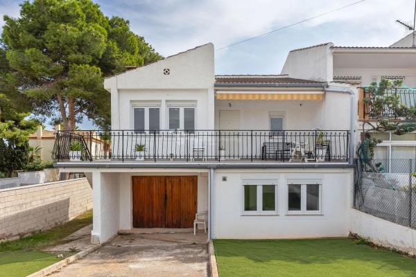 Chalet pareado en avenida de Torrevieja, 161