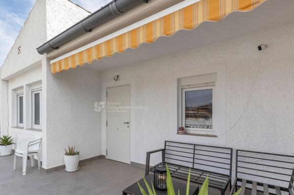 Chalet pareado en avenida de Torrevieja, 161