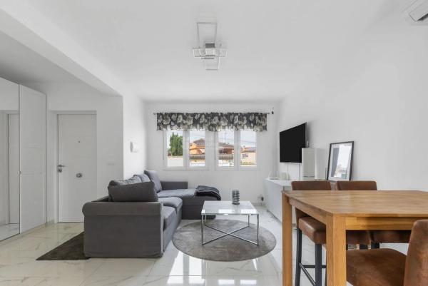 Chalet pareado en avenida de Torrevieja, 161