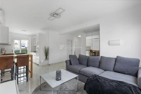 Chalet pareado en avenida de Torrevieja, 161