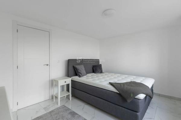 Chalet pareado en avenida de Torrevieja, 161