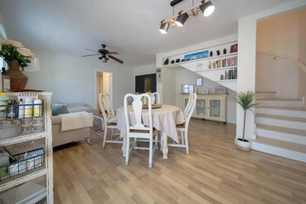 Chalet pareado en calle las Rosas