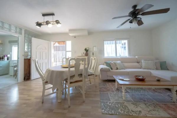 Chalet pareado en calle las Rosas