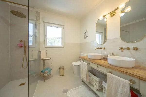 Chalet pareado en calle las Rosas