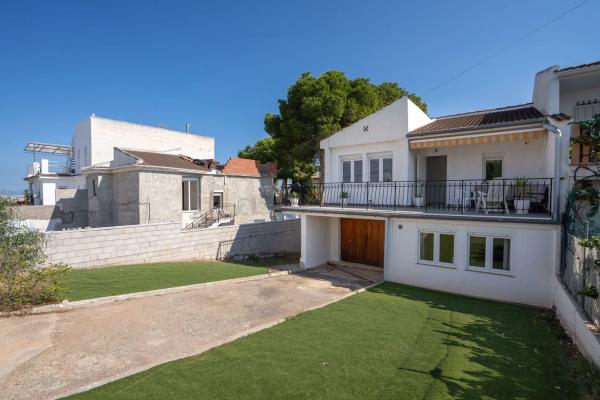 Chalet pareado en avenida de Torrevieja