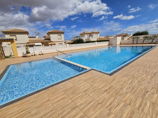 Chalet pareado en urbanizacionl los altos, 70