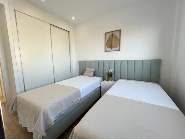 Chalet adosado en avenida de Torrevieja