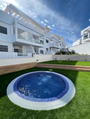 Chalet adosado en avenida de Torrevieja