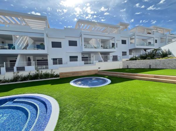 Chalet adosado en avenida de Torrevieja