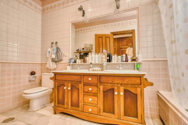 Casa independiente en avenida Bruselas