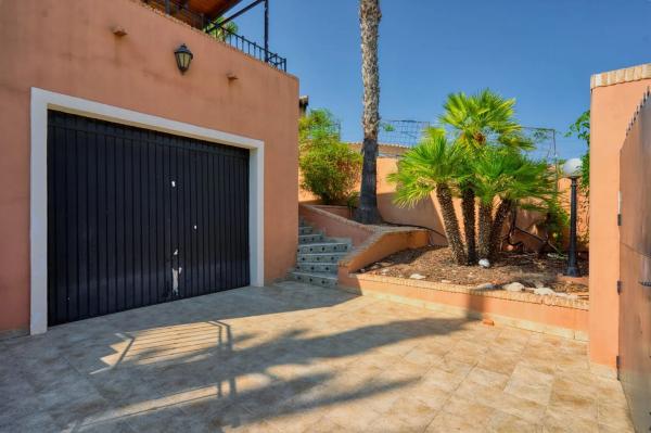 Casa independiente en avenida Bruselas