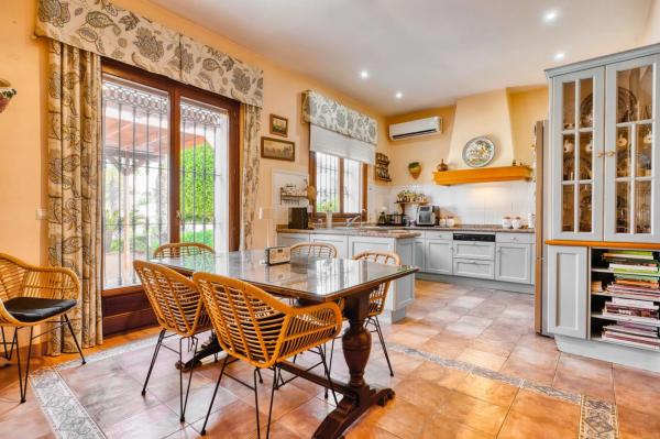 Casa independiente en avenida Bruselas