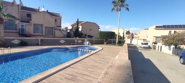 Chalet adosado en calle Veleta, 69