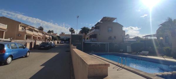 Chalet adosado en calle Veleta, 69