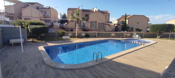 Chalet adosado en calle Veleta, 69