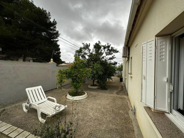 Chalet pareado en calle la Marina