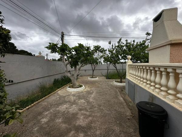 Chalet pareado en calle la Marina