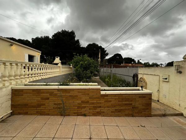 Chalet pareado en calle la Marina