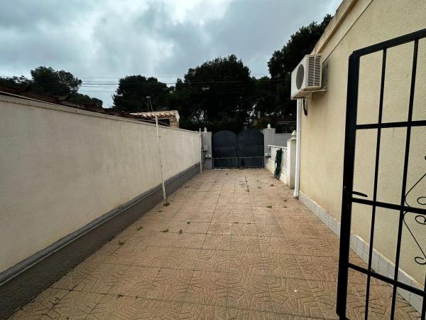 Chalet pareado en calle la Marina