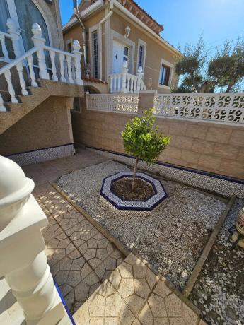 Casa independiente en calle Venus Bal