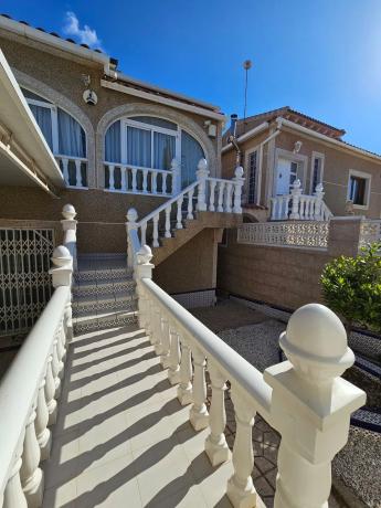 Casa independiente en calle Venus Bal