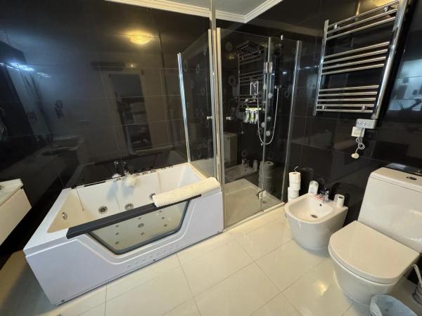 Chalet adosado en calle la Sagra, 64