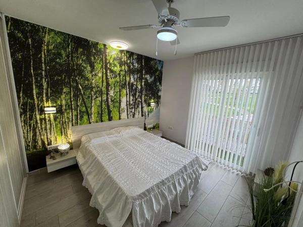 Chalet adosado en calle la Sagra, 64