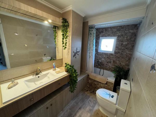 Chalet adosado en calle la Sagra, 64