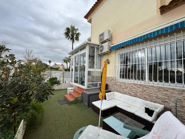 Chalet adosado en calle la Sagra, 64