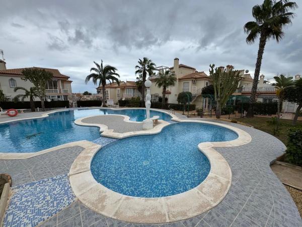 Chalet adosado en calle la Sagra, 64