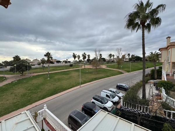 Chalet adosado en calle la Sagra, 64